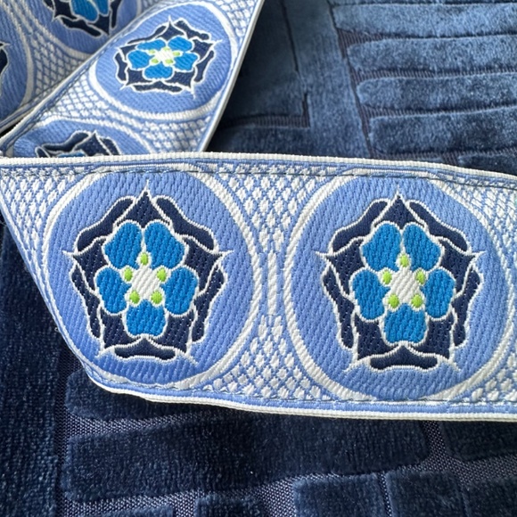 Eliza B Blue Floral Ribbon belt. Size L - Picture 2 of 4